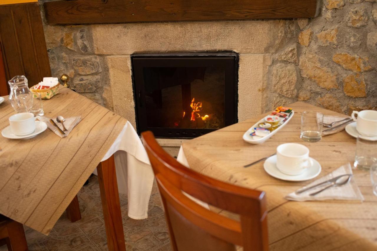 La Casona De Cardes Hotel Onís Екстериор снимка